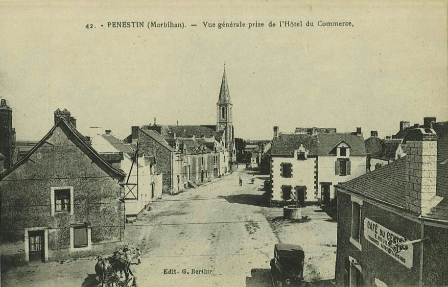 Vue générale prise de l'Hôtel du Commerce