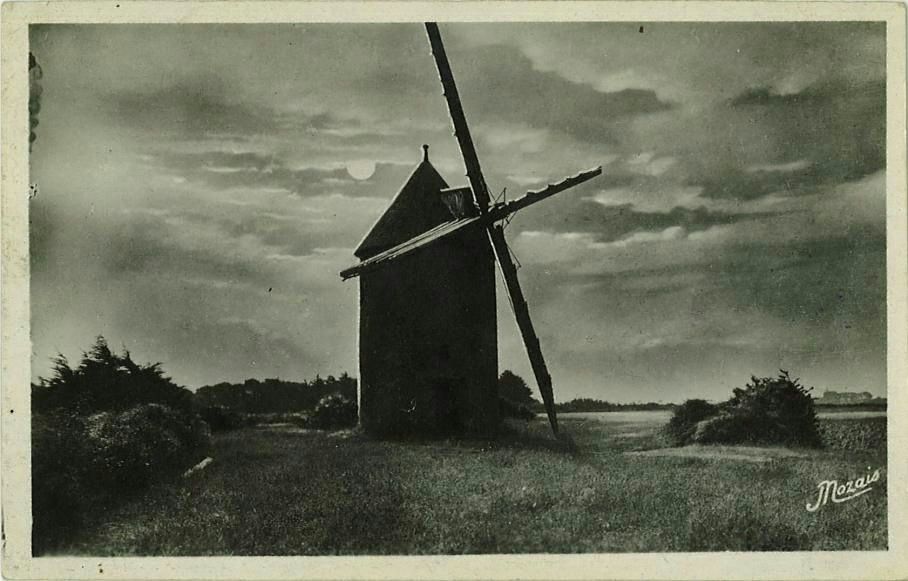 Un vieux Moulin à vent au clair de lune