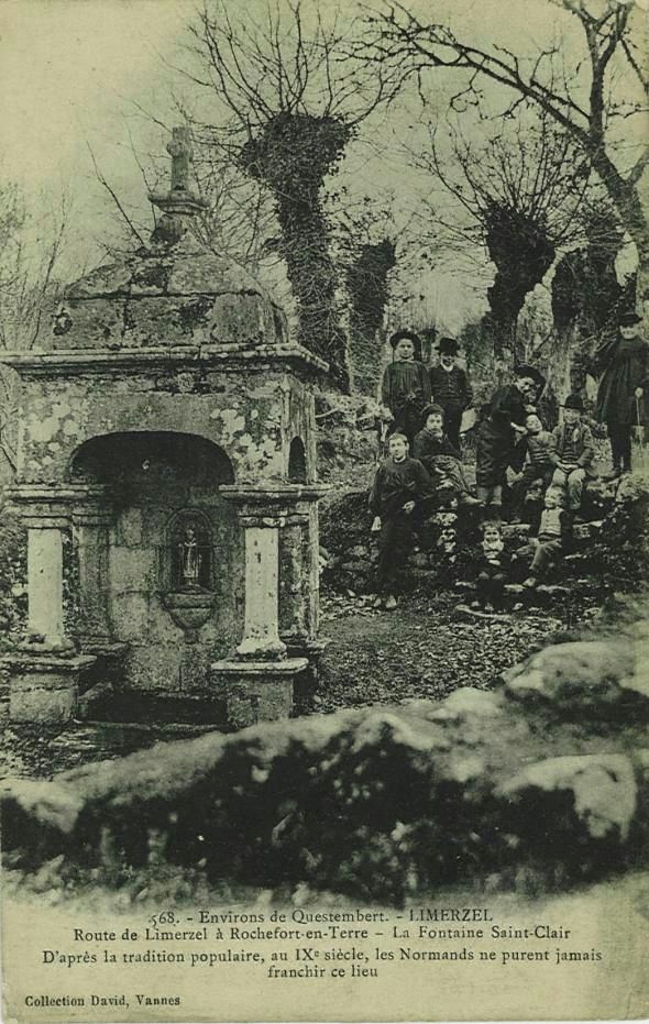 Route de Limerzel à Rochefort-en-Terre La Fontaine Saint-Clair D'après la tradition populaire au IXè siècle les Normands ne purent jamais franchir ce lieu