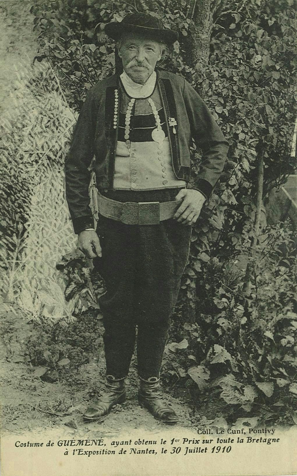 Costume de Guémené ayant obtenu le 1er Prix sur toute la Bretagne à l'Exposition de Nantes le 30 Juillet 1910