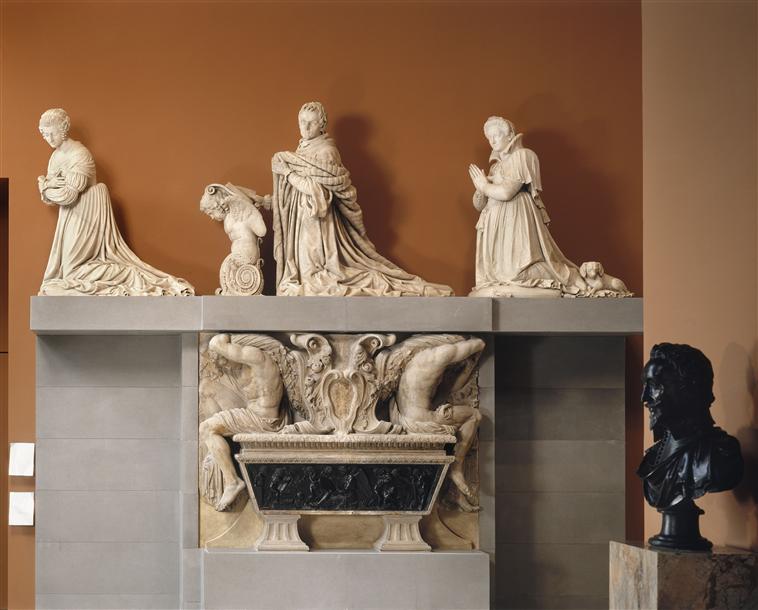 Prie-Dieu terminé par un corps d'enfant