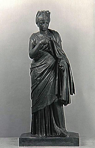 Jeune fille romaine ajustant son manteau, dite à tort Muse