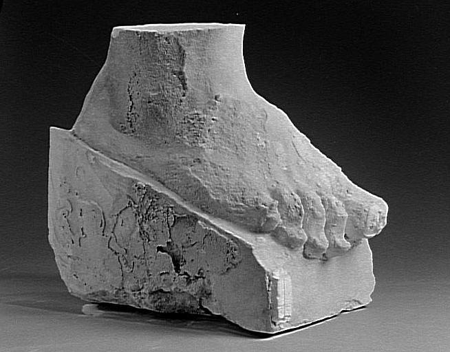 FRAGMENTS DU GROUPE LA GUERRE DE L'ATTIQUE DU PAVILLON DU ROI AU LOUVRE