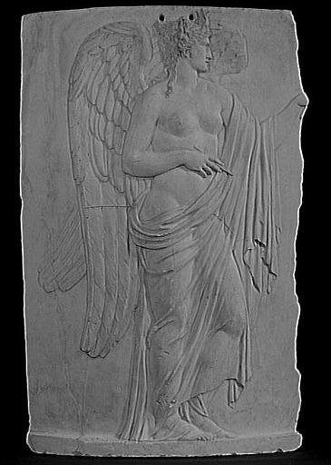 Victoire, de profil à droite