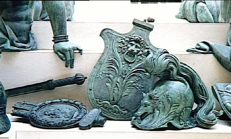 Casque au lion
