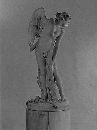 L'amour qui se fait, avec les armes de Mars, un arc de la masse d'Hercule, dit aussi, L'Amour taillant son arc dans la massue d'Hercule