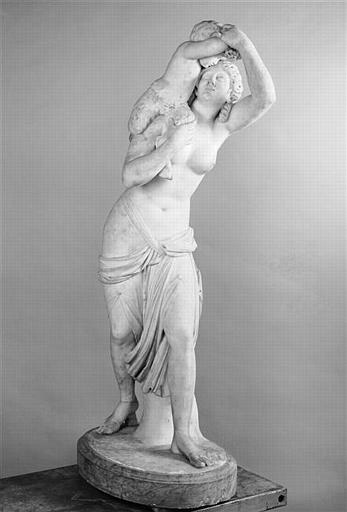 BACCHANTE PORTANT UN SATYRE ENFANT SUR L'EPAULE DROITE