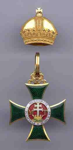 Grand Croix, de St Etienne de Hongrie avec sa couronne