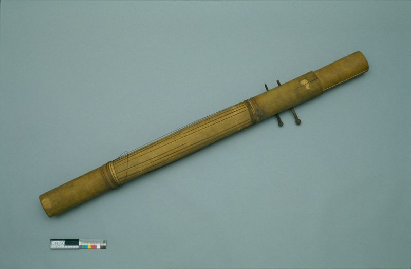 Cithare tubulaire "valiha"
