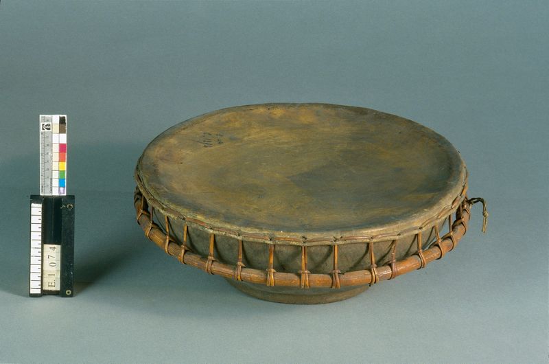 Tambour sur cadre type "terbang"