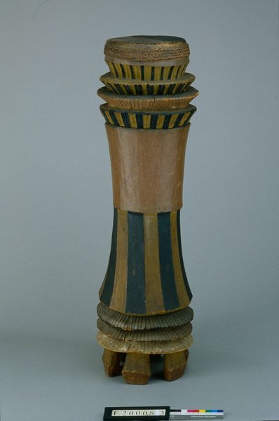 Tambour sur pied en sablier "mbonda"