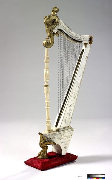 Bibelot en forme de harpe