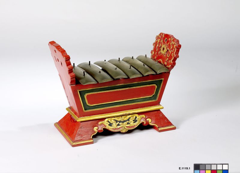 Gamelan : métallophone "saron barung" appelé saron peking (panerus)