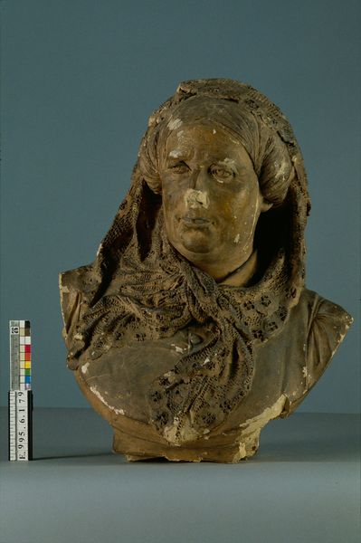 Buste de femme avec une mantille