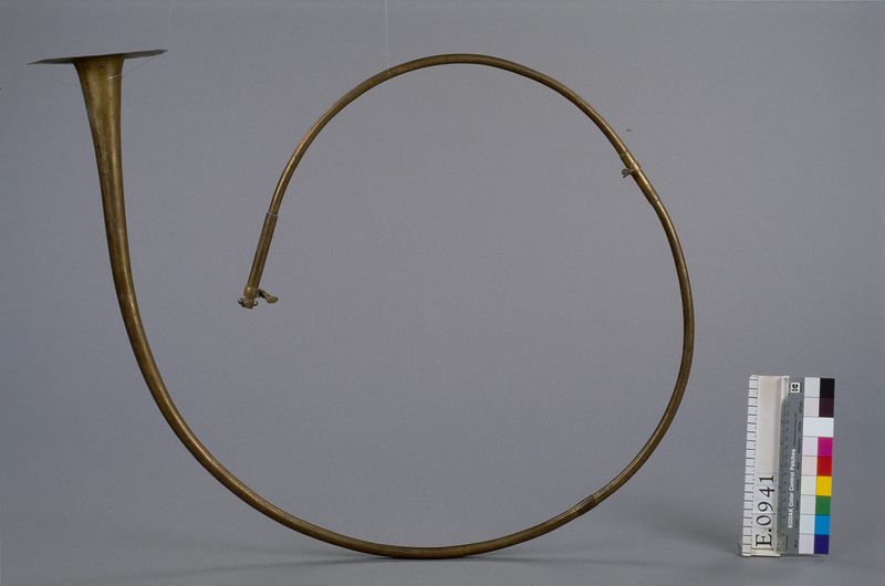 Cornu ou tuba curva (reconstitution)
