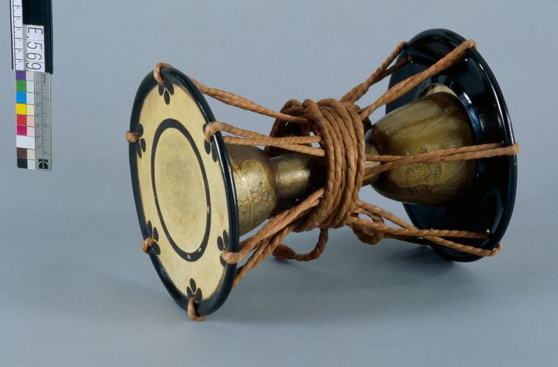 Tambour en sablier "kotsuzumi"