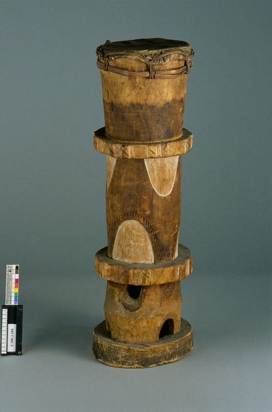Tambour cylindrique sur pied mbejn