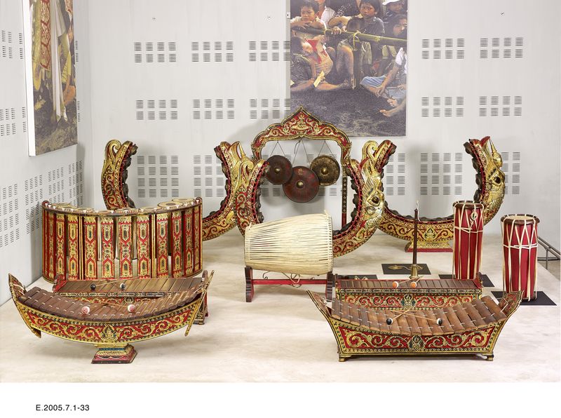 Orchestre "piphat mon" : métallophone "ranat thum lek"