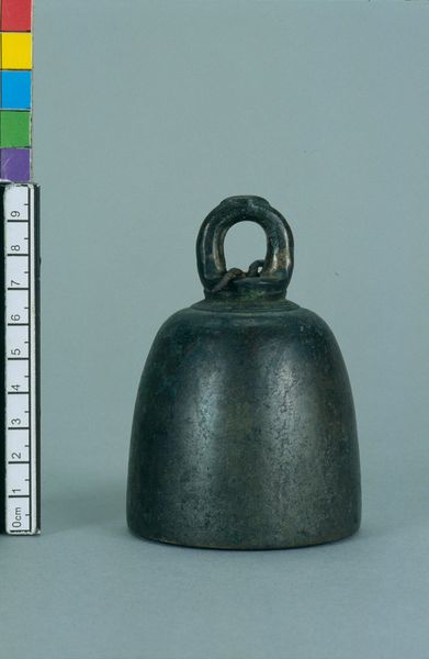 Cloche à battant interne