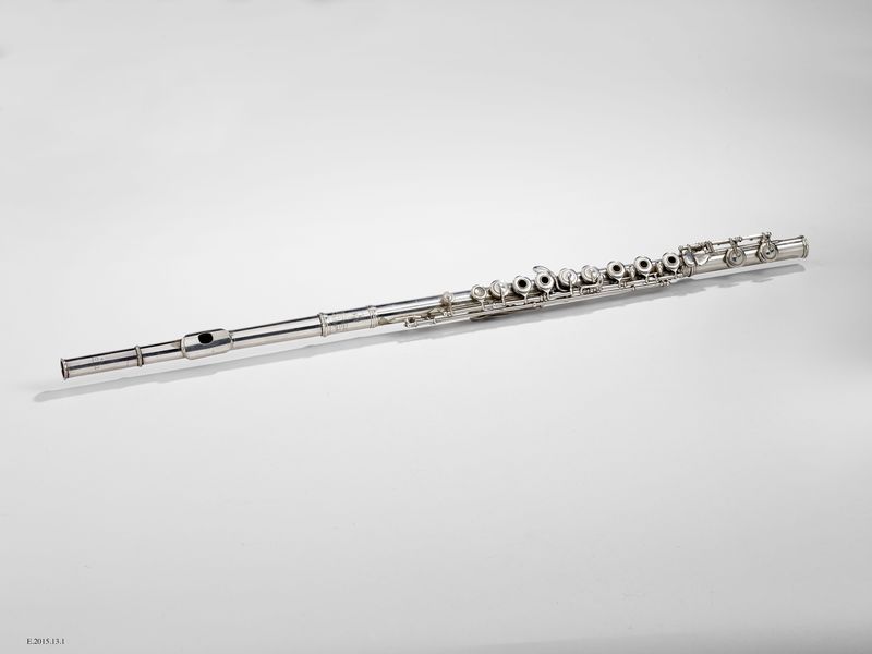 Flûte traversière avec bonnet dit de résonance