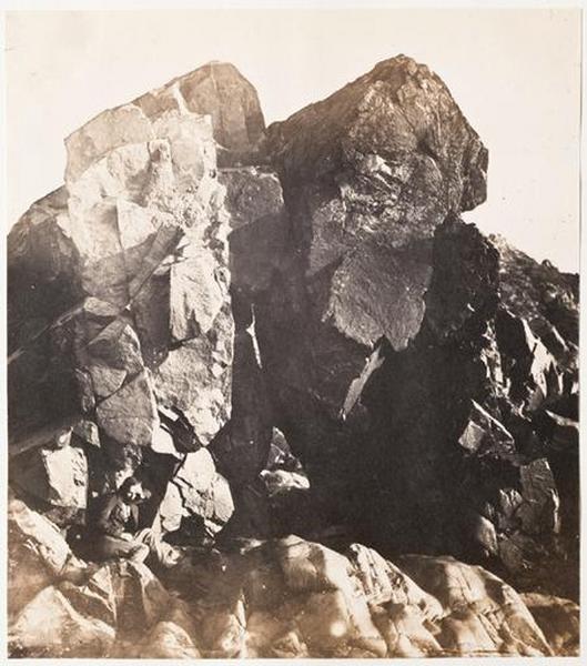 Auguste Vacquerie au pied d'un rocher (La Collette) ; Auguste Vacquerie au pied du rocher des Proscrits