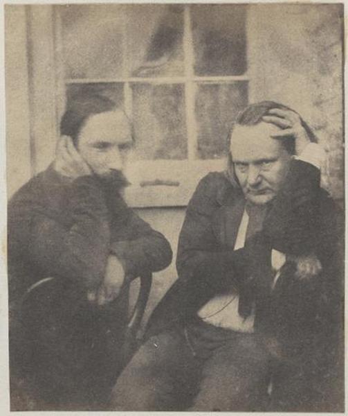 Victor Hugo et Auguste Vacquerie devant une fenêtre