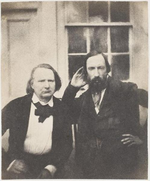 Victor Hugo et Auguste Vacquerie devant une fenêtre