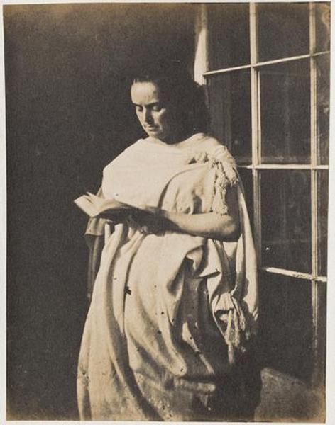 Madame Victor Hugo lisant Les Châtiments à la porte de la serre de Marine Terrace