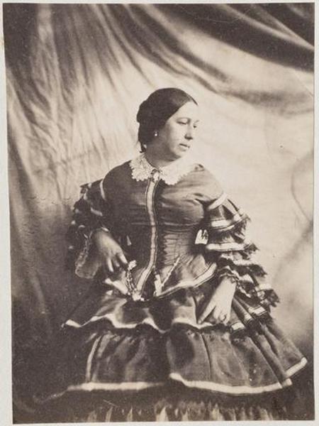 Madame Meurice en robe à volants