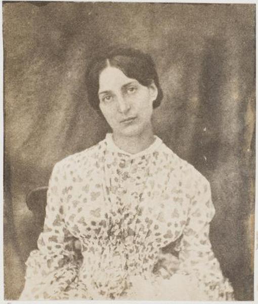 Adèle à la robe à fleurs