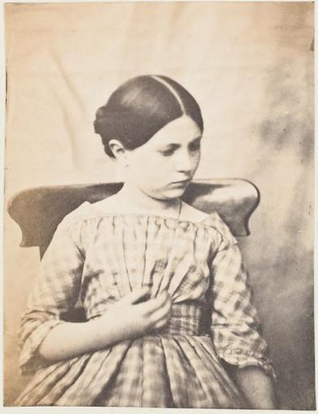 Caroline Le Flô en robe claire