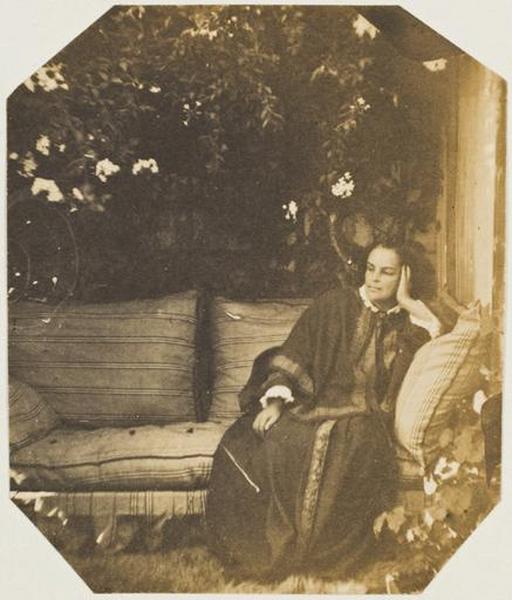 Madame Victor Hugo assise dans la serre de Marine Terrace