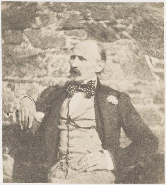 Le général Le Flô devant un mur, le regard vers la droite