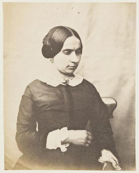 Portrait de femme non identifiée