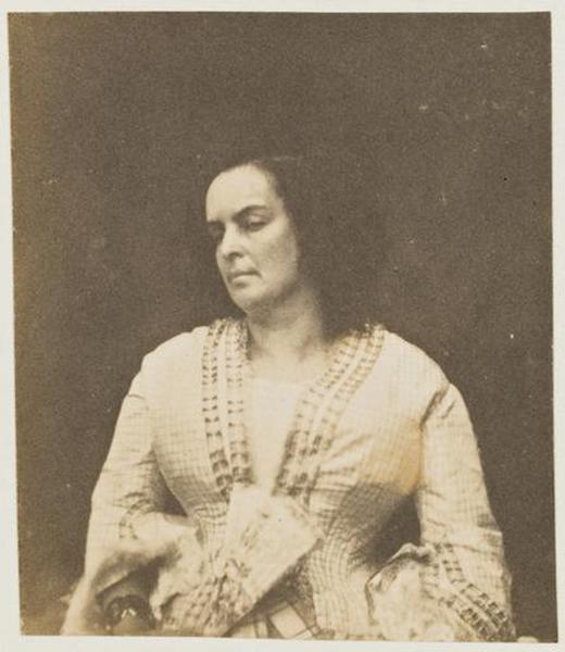 Madame Victor Hugo, un éventail à la main