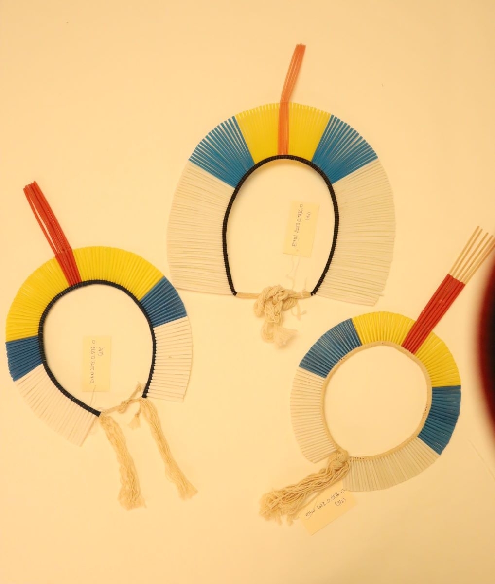 coiffes à « chalumeau à boire »