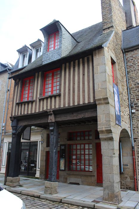 Maison : Façade sur rue, vue générale