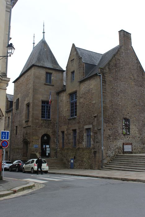 Hôtel de ville : Façades nord et est, vue générale