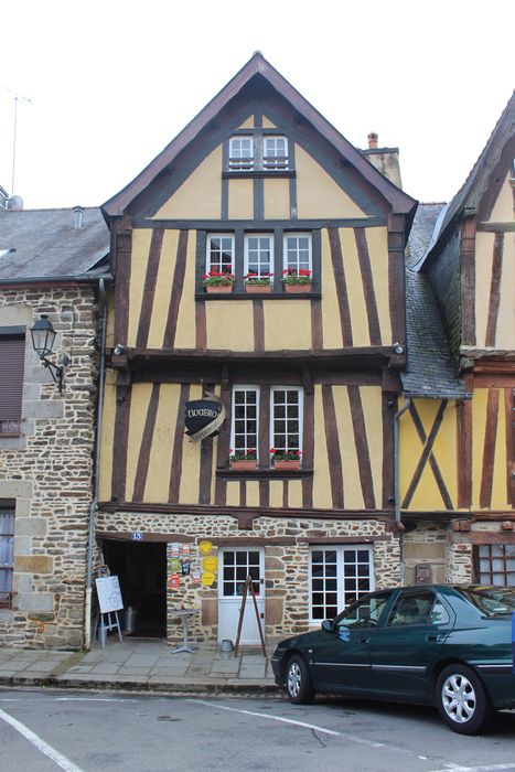 Maison : Façade sur rue, vue générale