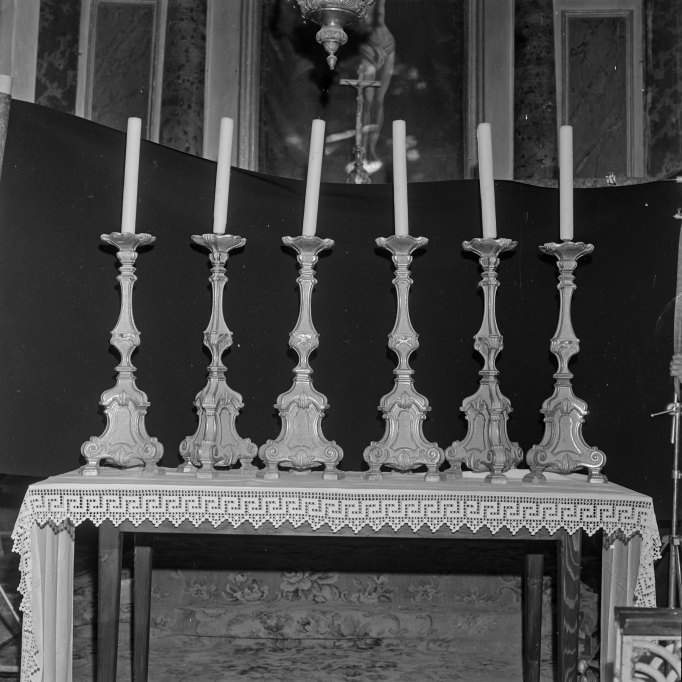 Chandeliers d'autel et croix d'autel, style Louis XV